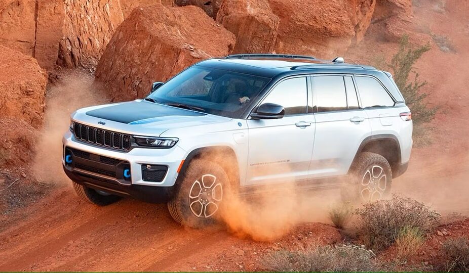 جیپ Cherokee در خاک